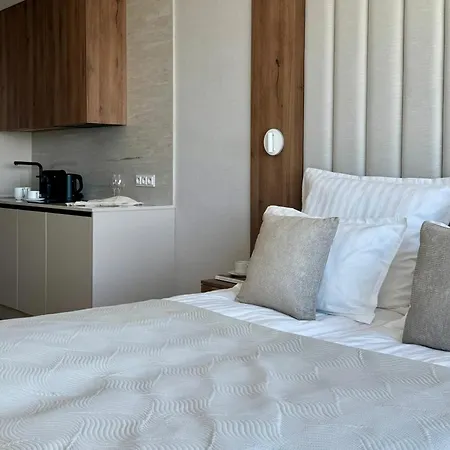 Baltic Infinity 528 - & Pool Access *